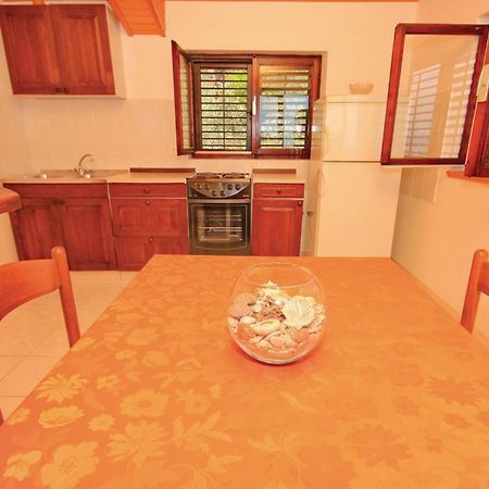 Gorgeous Apartment In Prigradica With Kitchen Bagian luar foto