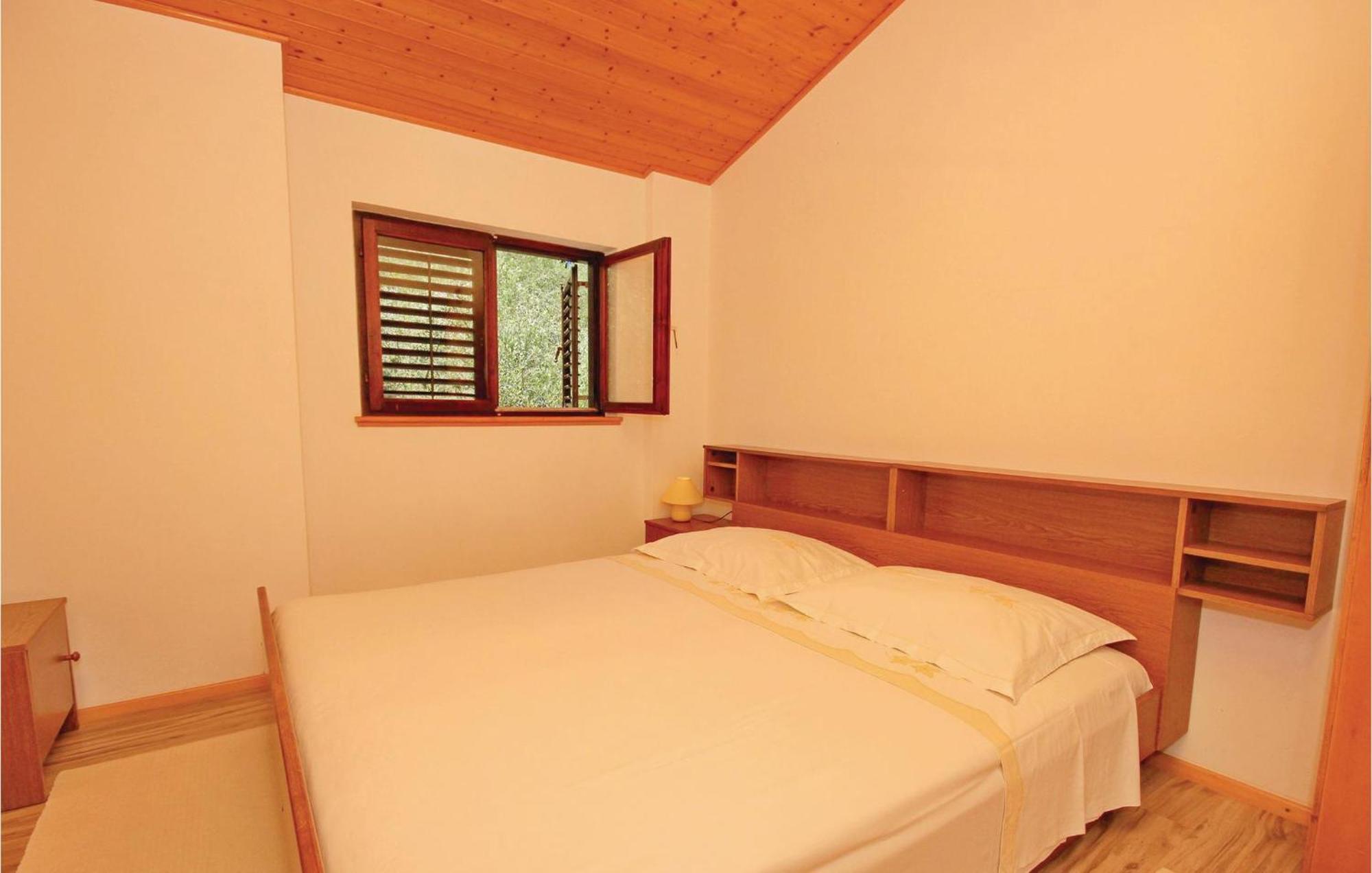 Gorgeous Apartment In Prigradica With Kitchen Bagian luar foto