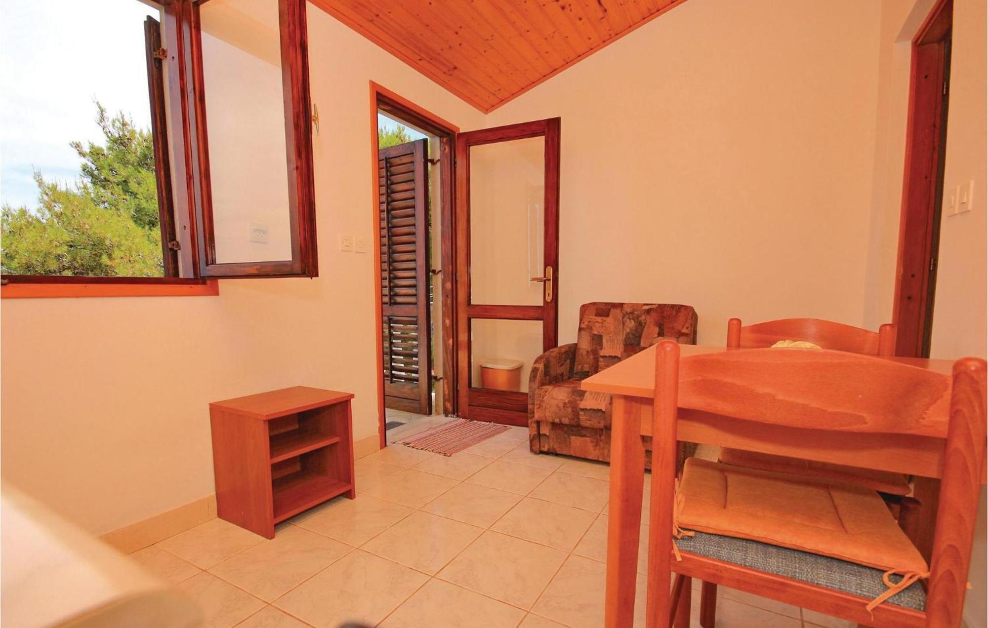 Gorgeous Apartment In Prigradica With Kitchen Bagian luar foto