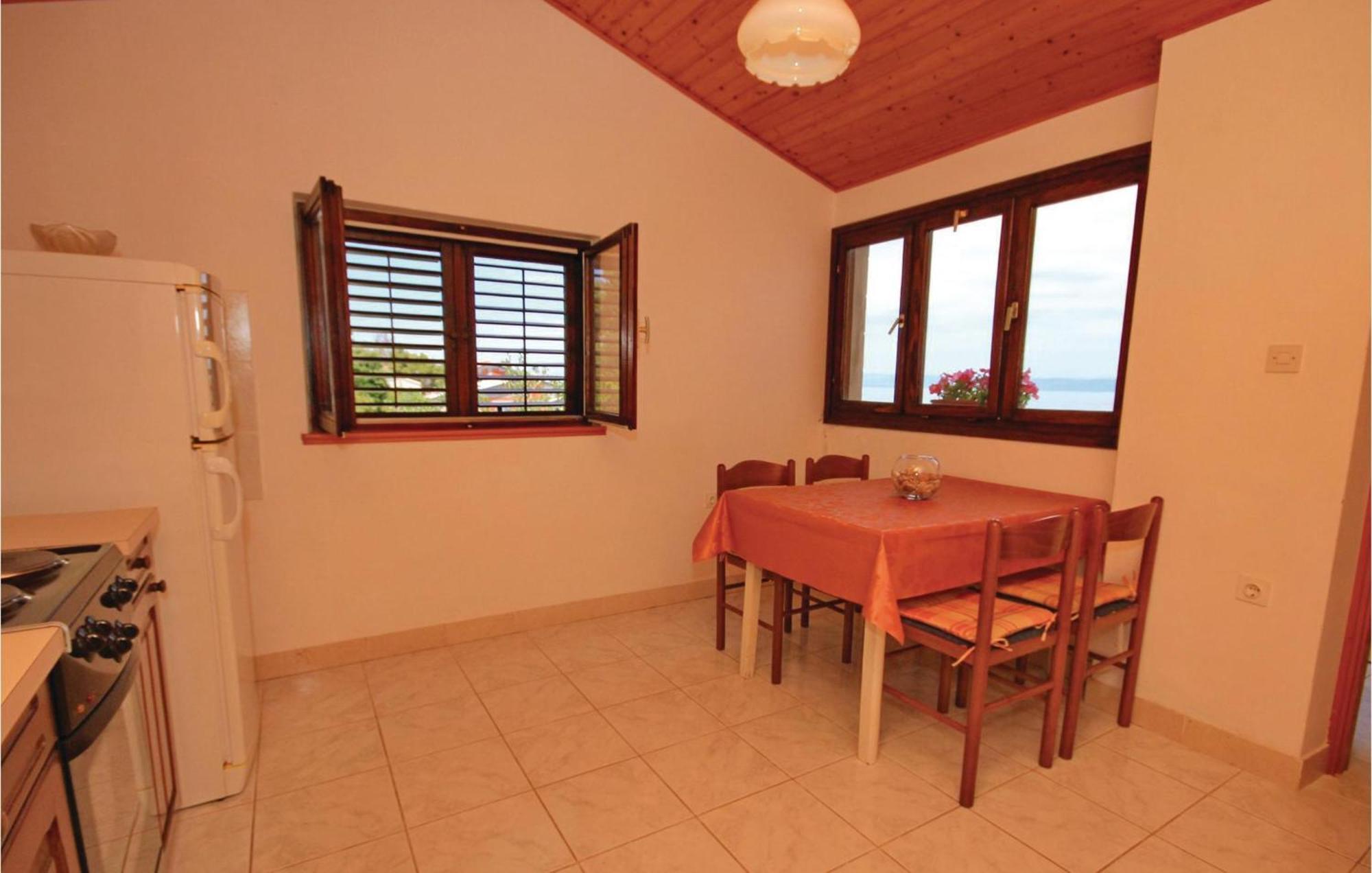 Gorgeous Apartment In Prigradica With Kitchen Bagian luar foto