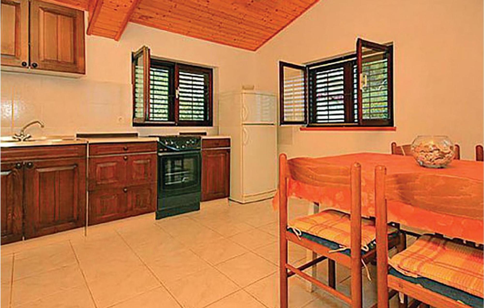 Gorgeous Apartment In Prigradica With Kitchen Bagian luar foto