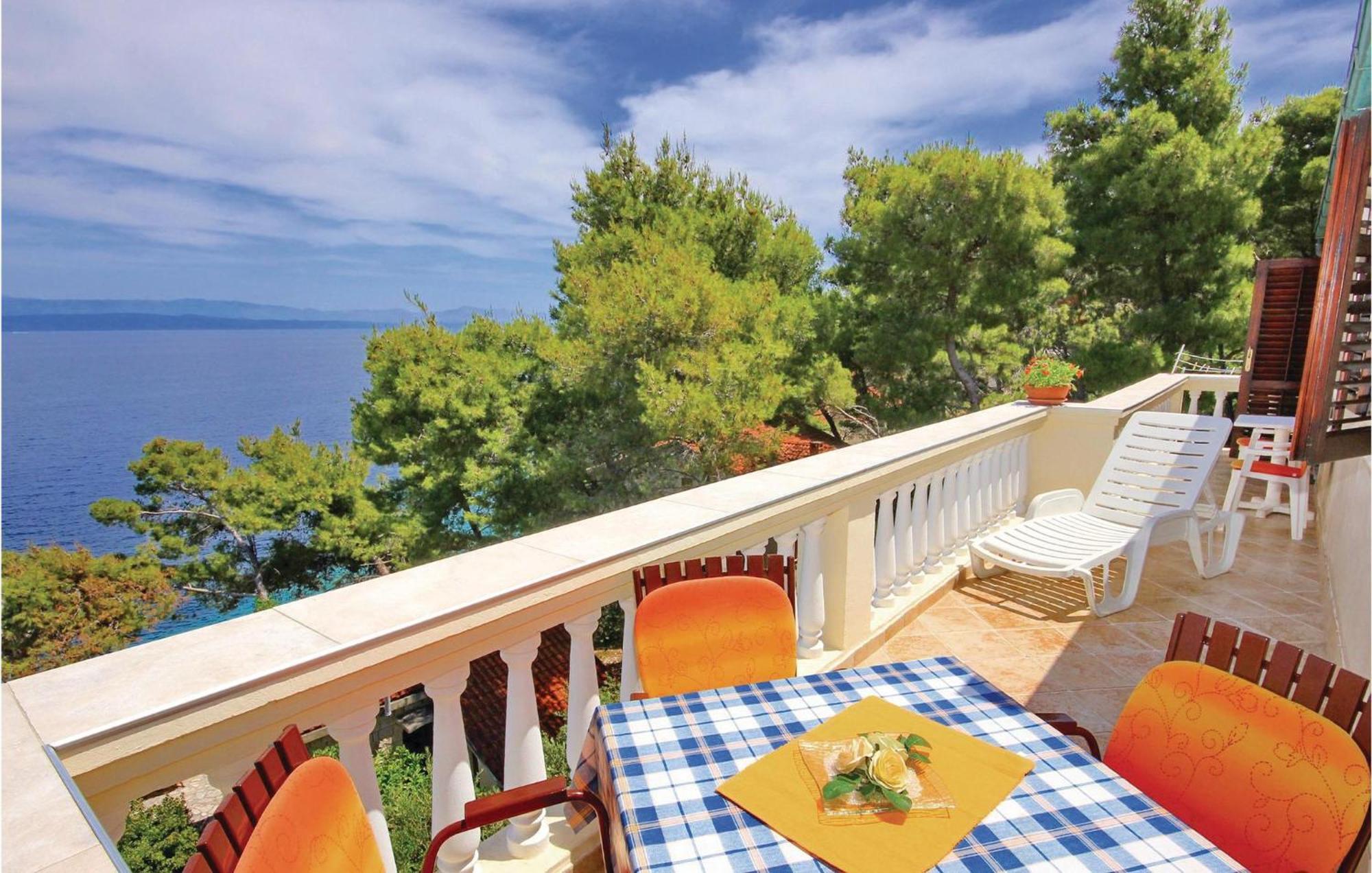 Gorgeous Apartment In Prigradica With Kitchen Bagian luar foto