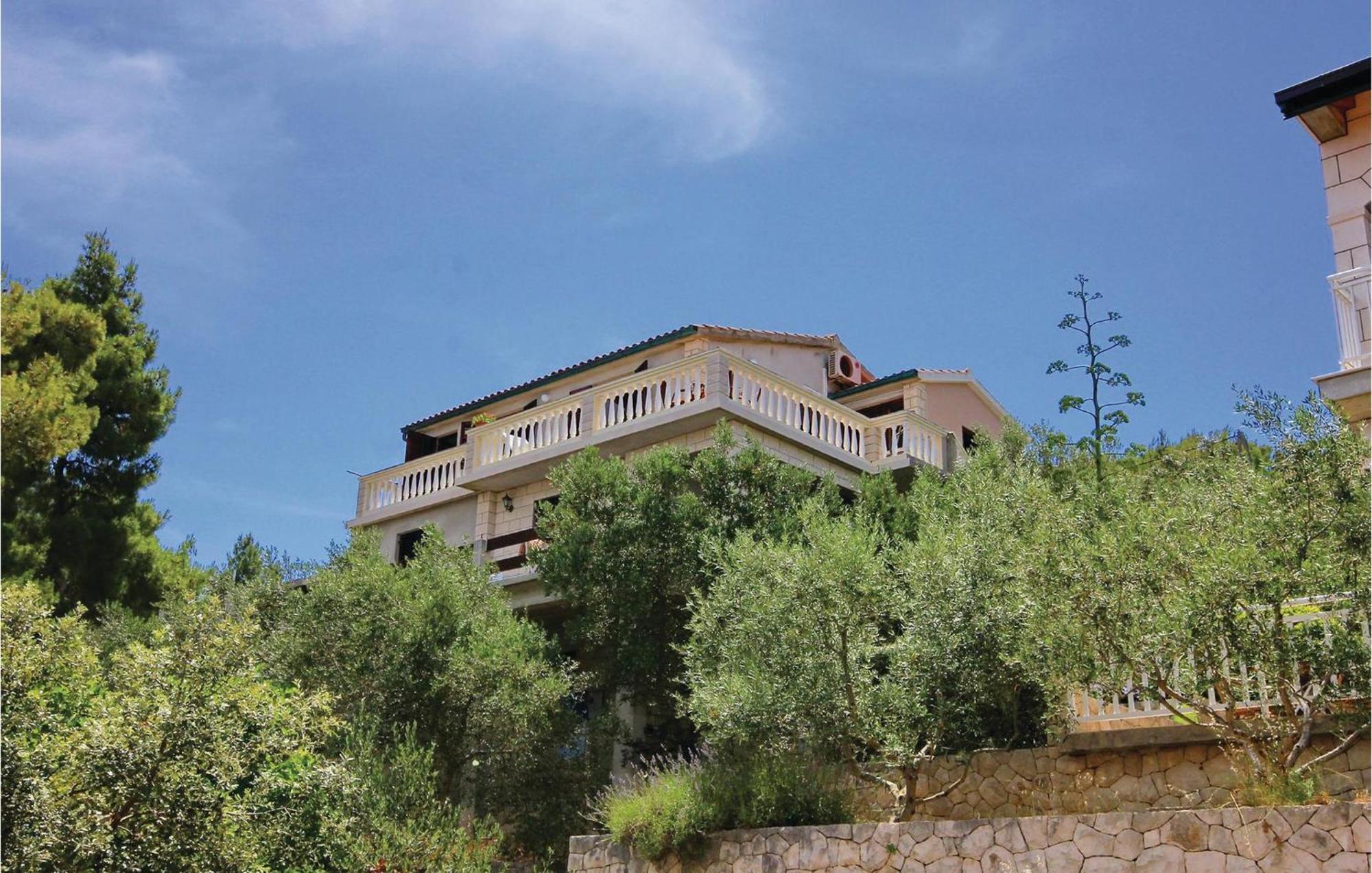 Gorgeous Apartment In Prigradica With Kitchen Bagian luar foto
